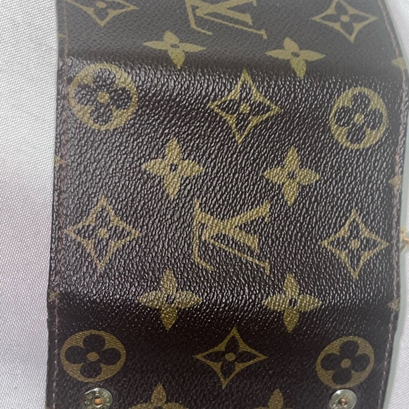 Louis Vuitton Monogram Key Holder with Gold Accents - Picture 4 of 9